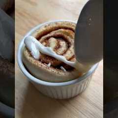 I can’t stop making this microwave cinnamon roll
