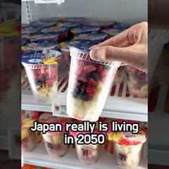 Smoothie-making robot at 7 Eleven in Japan pt.2 🫐🍓 #japan #tokyo #mukbang