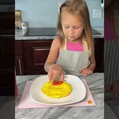 Easy Scrambled Eggs by a 4 year old. #eggs #breakfast #scrambledeggs #kidfriendly #proteinbreakfast