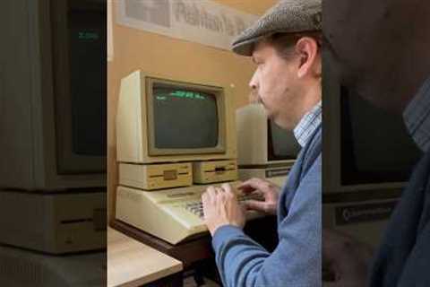Retro Computer ASMR: Booting up Lemonade Stand on an apple//e #80s #retrogaming #nostalgia #asmr