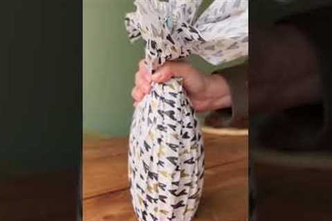 How to gift wrap a wine bottle #hack #giftwrapping