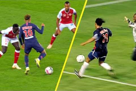 Ronaldinho vs Neymar: Battle of Skills