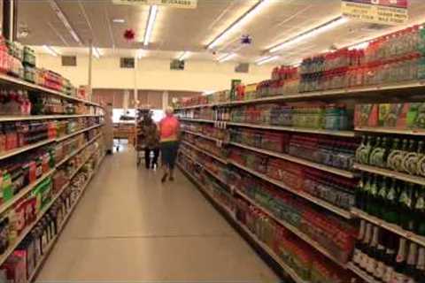 Anita Jacobson winner of shopping spree at Alva Market