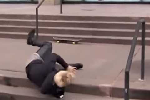Famous Singers / Celebrity Fails / Falls Off Stage Funny Compilation