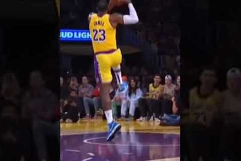 LeBron Recreates Kobe’s Reverse Windmill Dunk🤩🔥