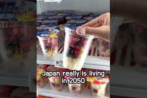 Smoothie-making robot at 7 Eleven in Japan pt.2 🫐🍓 #japan #tokyo #mukbang