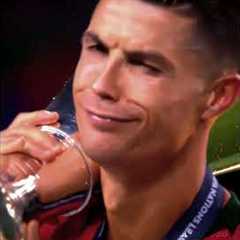 When Ronaldo Carries The Trophy 😃