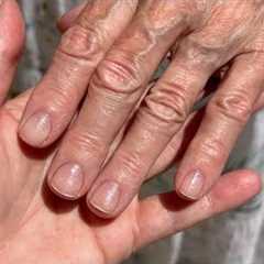 Manicure with Manucurist Active Smooth 01 and Active Shine