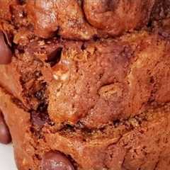 Banana Bread You Won't Believe Is VEGAN! 😳🤤 Kid-Friendly And SO Easy! 🇺🇸