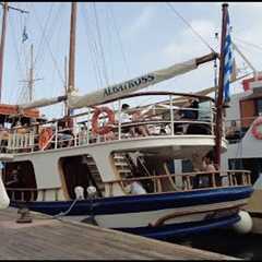Back to the Island Hopping Boat @ Santorini Greece