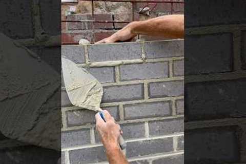 Buttering in the closure brick #bricklaying #asmr #satisfying #tradie