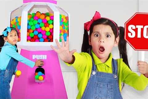 Giant Gumball Machine Toy Swap Adventure: A Lesson on Sharing &amp; Caring