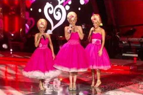 Carrie Underwood, Christina Applegate and Kristin Chenoweth - 60's Songs An All-Star Holiday Special