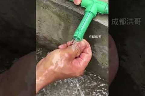 How to fix a leaking water pipe in seconds! #diy #tools