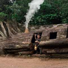 Build a Complete and Warm Shelter Under a Giant Oak Tree. Survival, Bushcraft