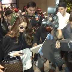 Selena Gomez Craziness At The Airport