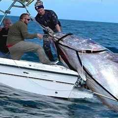 Catches a MASSIVE Bluefin Tuna in North Carolina