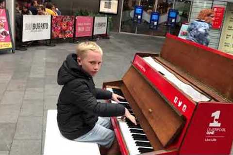 How to attract a crowd in 4 minutes - Piano Dance mix. (Watch till the end!)