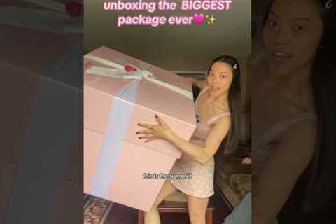 LANEIGE BIGGEST PR package unboxing EVER😳📦