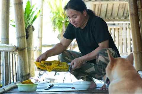 Honey Harvesting, Fish Trapping, Catch and Cook: River Survival | EP.480