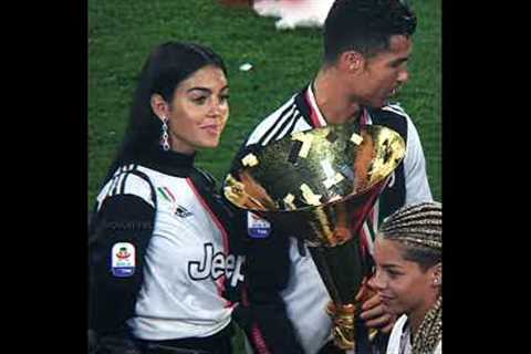 Ronaldo Has Trouble With The Trophy 😅😂
