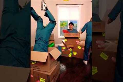This Guy THINGS inside the BOX 😍 #unboxing #christmas #amazon #prank #viralcopy #funny #shorts #fyp