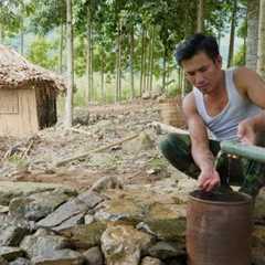 Survival skills: CEO uses bamboo tubes to carry water for daily use in the forest shelter