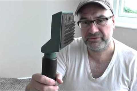 DIY: Fitting a carpet / Using a carpet knee kicker