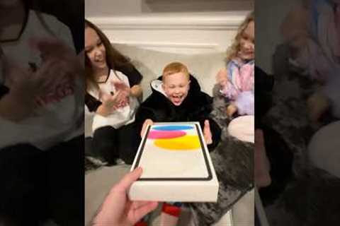 Surprising him with a new iPad ❤️ #jonathanjoly #shorts #daughter ￼