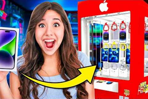 I Won an iPhone 14 From an Arcade Machine!