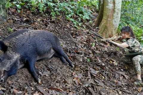 wild boar hunting skills, making traps to catch wild boars, survival alone
