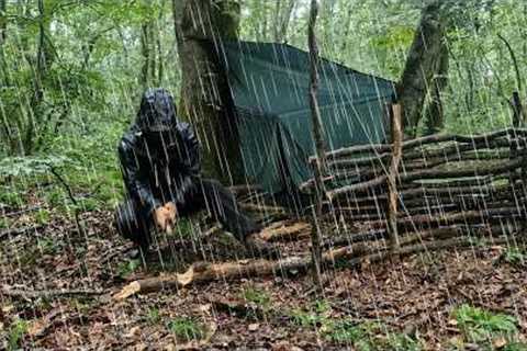 Bushcraft in Heavy Rain – Building Shelter, Fire Wall &amp; Survival Skills