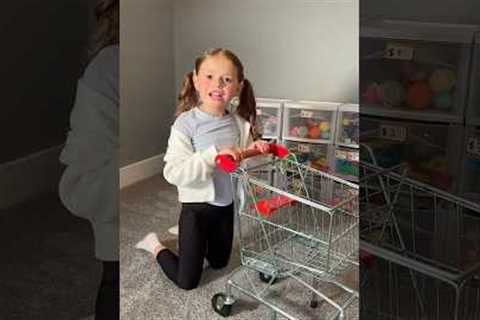 “CAN I GO SHOPPING IN YOUR FIDGET LOFT?!” 🛒😱🛍️ @HallieOnStage114 #cute #shopping #trend #fun