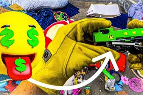 NEXT STOP, PROFIT! - Goodwill Outlet Bins Belt Shopping - POV Thrifting