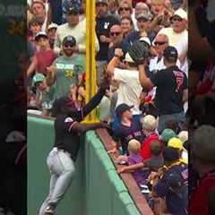 HOME RUN HITS THE FOUL POLE 🤯 #baseball #mlb #homerun