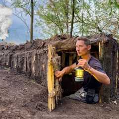 Building a Warm and Cozy Mountainside Shelter. Bushcraft, Survival Skills