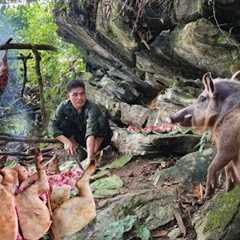35 Days Hunting Wild Boars and Eagles, Making Smoked Meat | Survival Skills