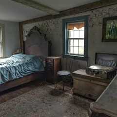 Abandoned 1940's Military Home - WWII Relic Found