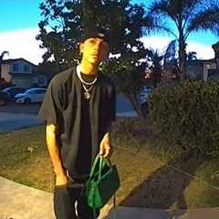 17-Year-Old Returns Woman’s Lost Purse and Gets $3K Reward