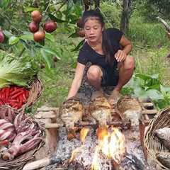 Skills catch fish in the lake for survival food, Cooking fish for food, Squid salad cooking tasty