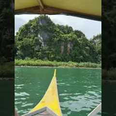 Island hopping boat tour in Caluayan