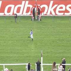 Jason Hart runs riot in Jockeys' race at Ayr!