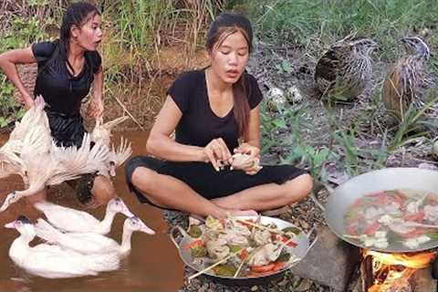 Survival skills, Catch quail in forest Quail soup chili for jungle food, Duck spicy cooking tasty