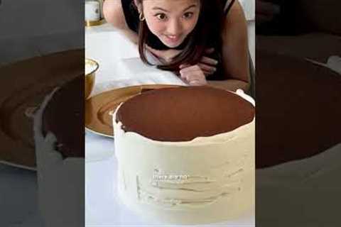 decorating a gold cake for cake picnic #baking