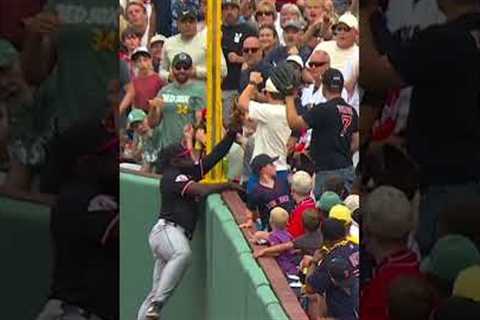 HOME RUN HITS THE FOUL POLE 🤯 #baseball #mlb #homerun