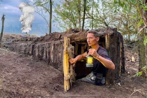 Building a Warm and Cozy Mountainside Shelter. Bushcraft, Survival Skills