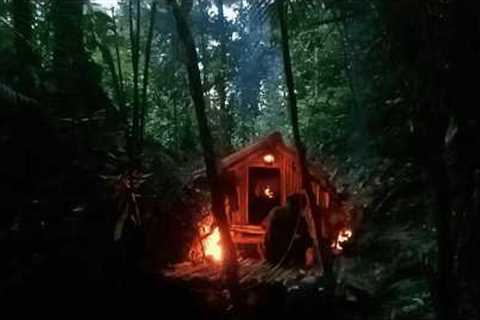 building a survival shelter and hunting in extreme rain, Bushcraft &amp; Campfires