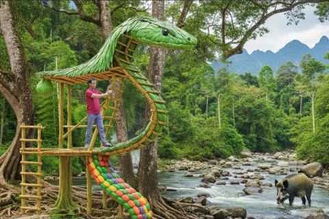 Building a Bamboo Snake House in a Tree - Survival Skills to Hide from Wild Animals