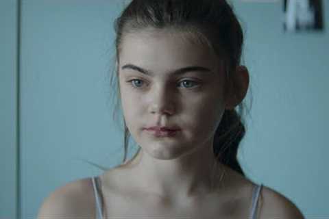 Reverse Selfie: Social Media's Impact on Girls' Self-Esteem | Dove