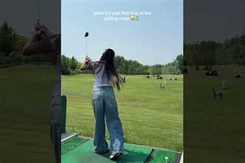 my friend is like “look at the ball the whole time”🤣 #golfing #golf #relatable #firsttime #golftok